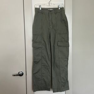 A&F green straight-leg cargo pants, size 29 short